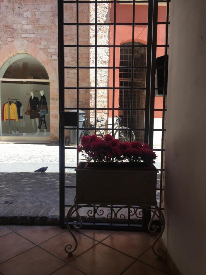 Affittacamere Arco Polinori Foligno Eksteriør bilde
